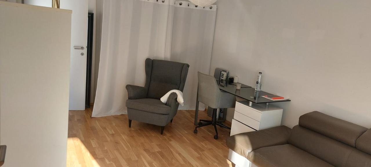 Schone Wohnung Mit Balkon Vienna Exterior photo