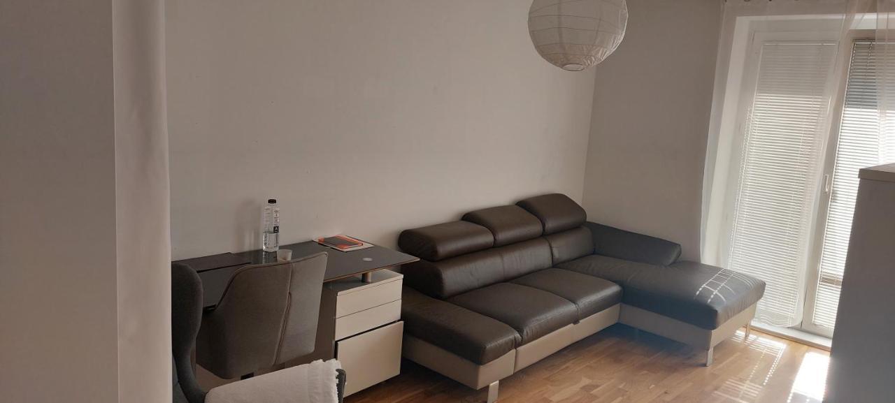 Schone Wohnung Mit Balkon Vienna Exterior photo